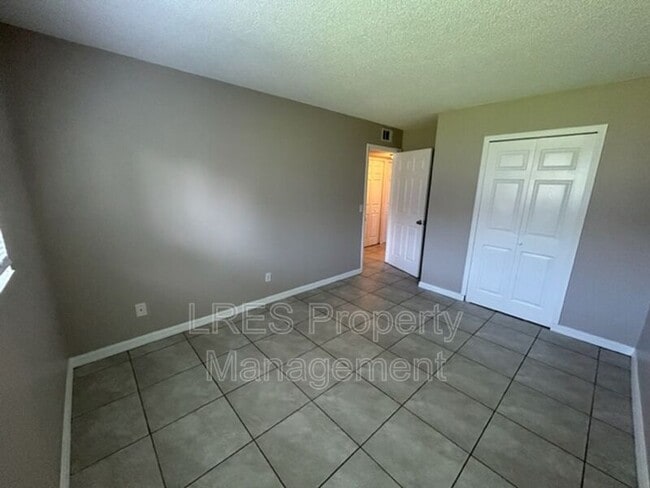 Building Photo - 605 Northlake Blvd