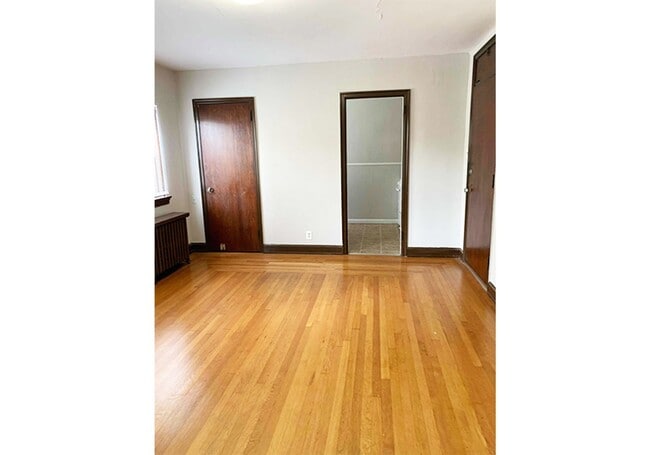 Interior Photo - Clifwood