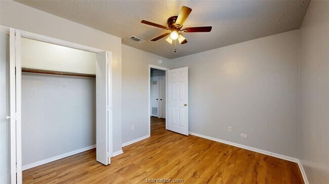 Building Photo - 1327 Airline Dr