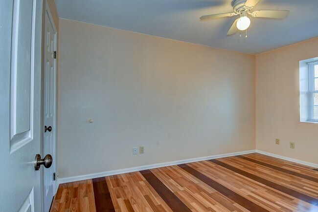 Building Photo - TOWNHOME FOR RENT - HAMPTON!