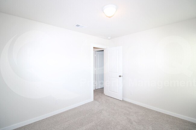 Building Photo - 330 Fire Rock Dr