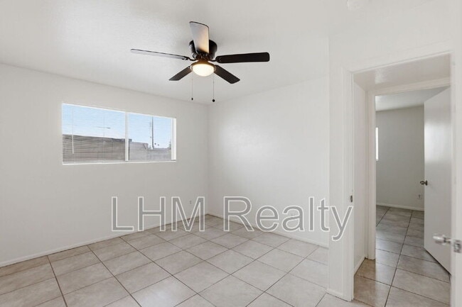 Building Photo - 5321 W Lewis Ave