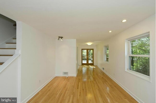 Building Photo - 5835 Fifer Dr