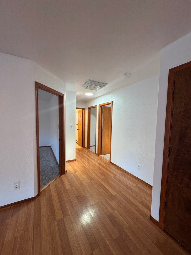 Building Photo - 1139 Laurel Ct