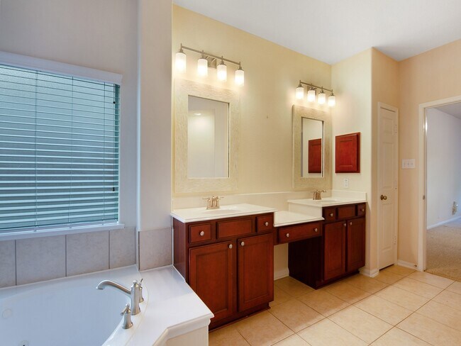 Building Photo - 6406 Pine Reserve Dr