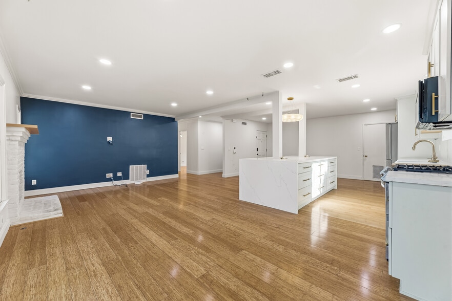 Building Photo - 20305 Aetna St