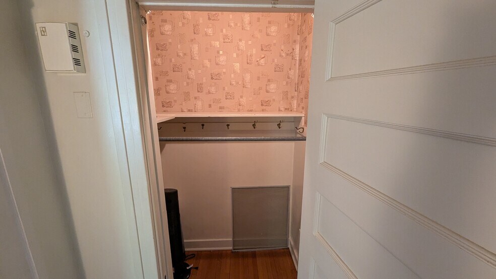 Building Photo - 2257 Scottwood Ave