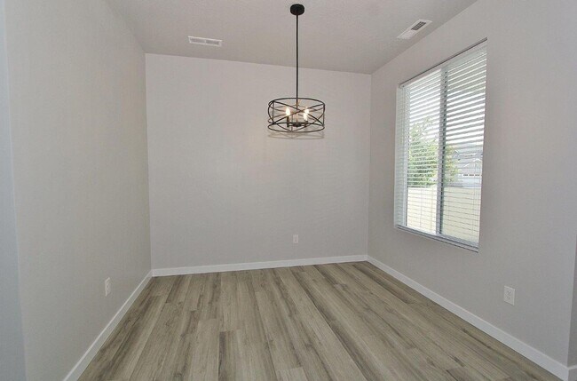 Building Photo - Clean Home in Quiet Neighborhood