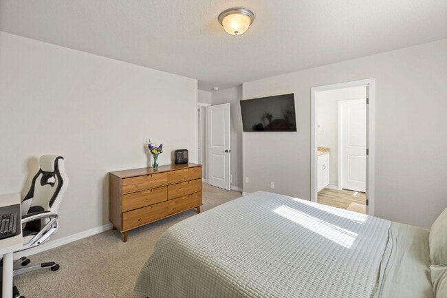 Building Photo - Spacious 3 Bed in Ventana – Open Layout, Fenced Backyard, Community Pool & Gym