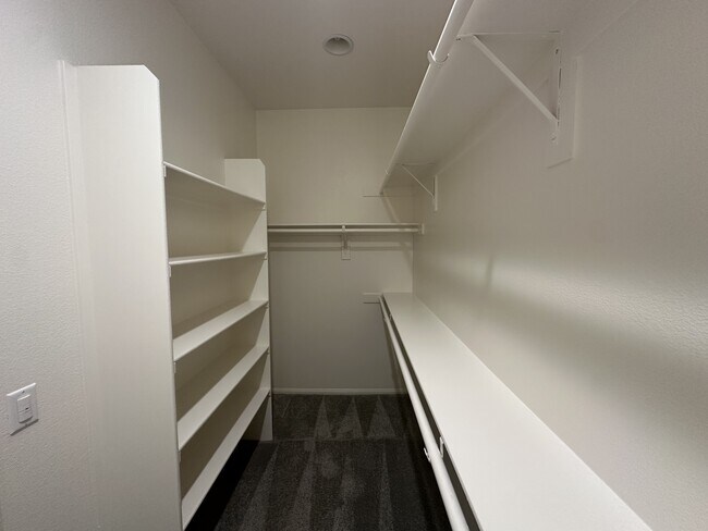 Building Photo - 5617 Buckthorn Ct