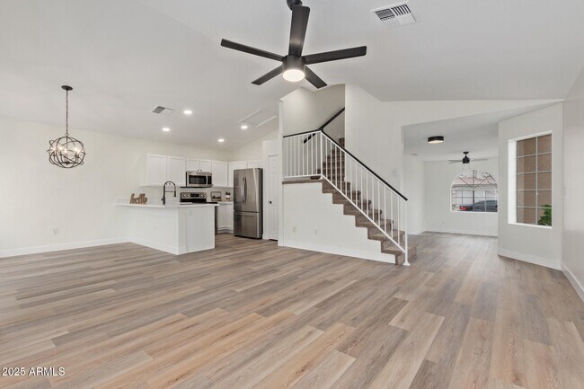Building Photo - 829 N Bluejay Dr