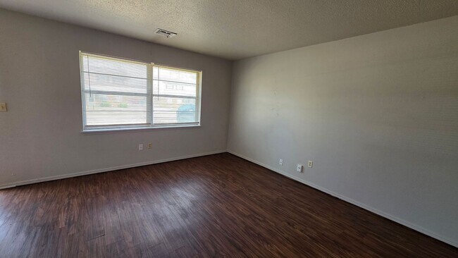 Building Photo - Edmond Rental