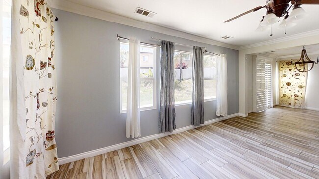 Building Photo - 4 bedroom 3 bath Fairway Canyon Home