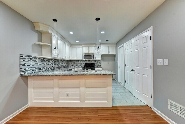 Building Photo - 1057 Mansfield Ct