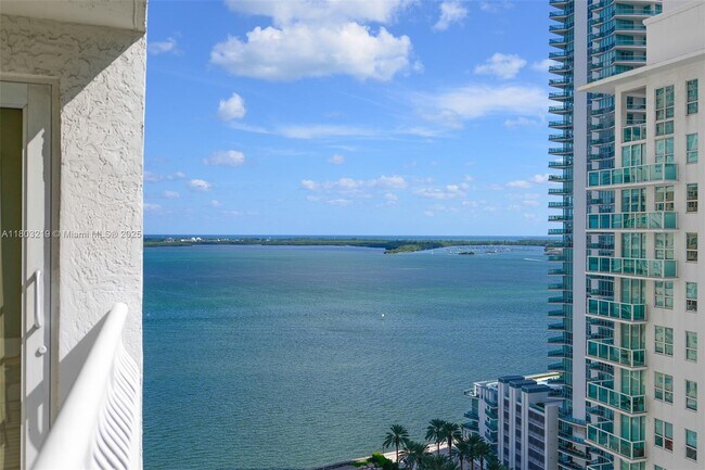 Building Photo - 1200 Brickell Bay Dr