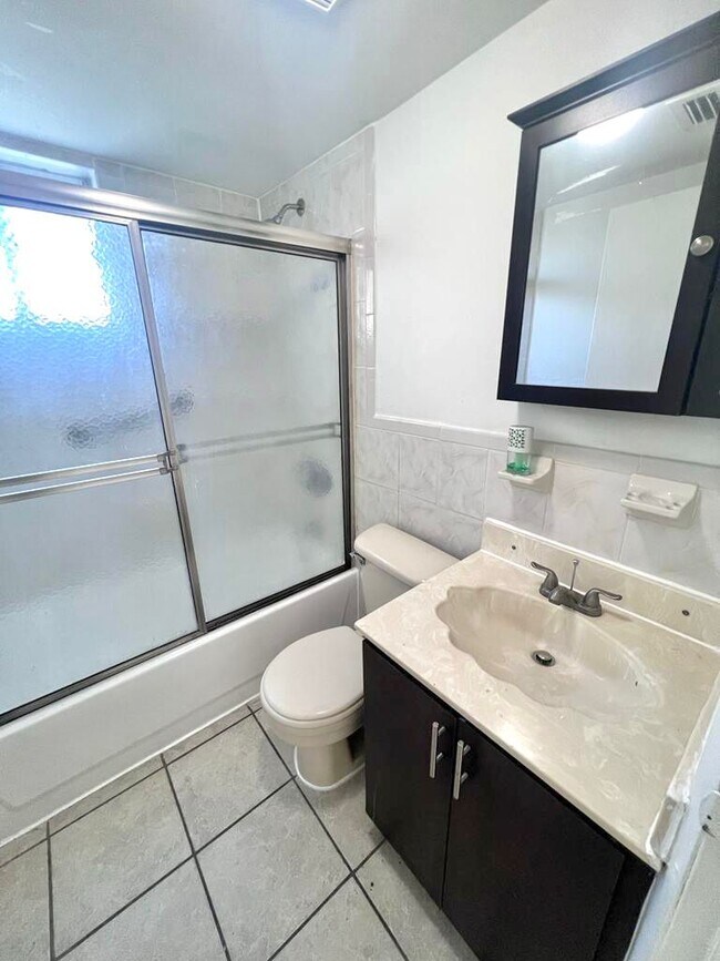 Building Photo - 1244 SW 5th St