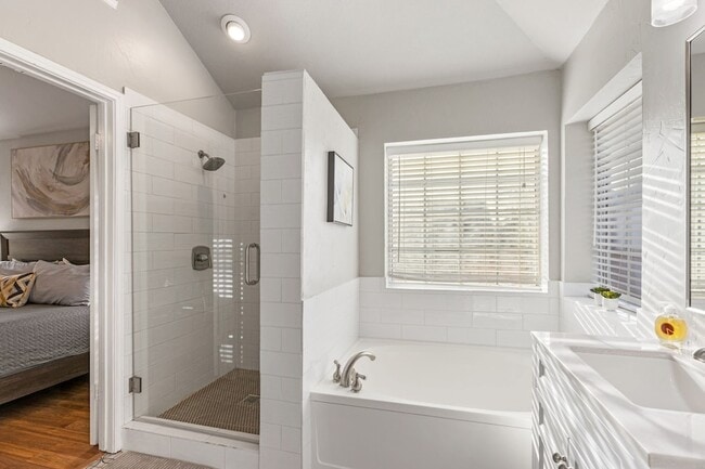 Building Photo - 4709 Justin Dr