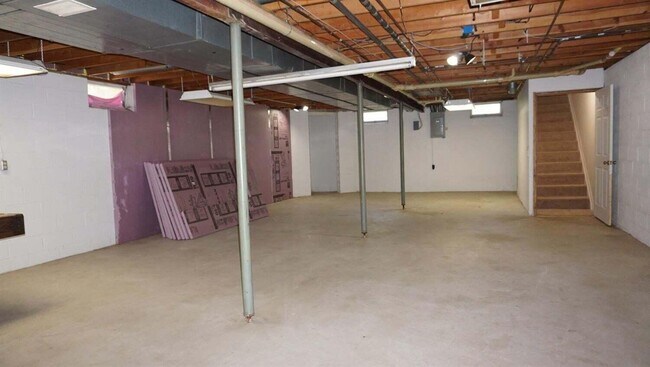 Building Photo - 3651 Allendale Dr