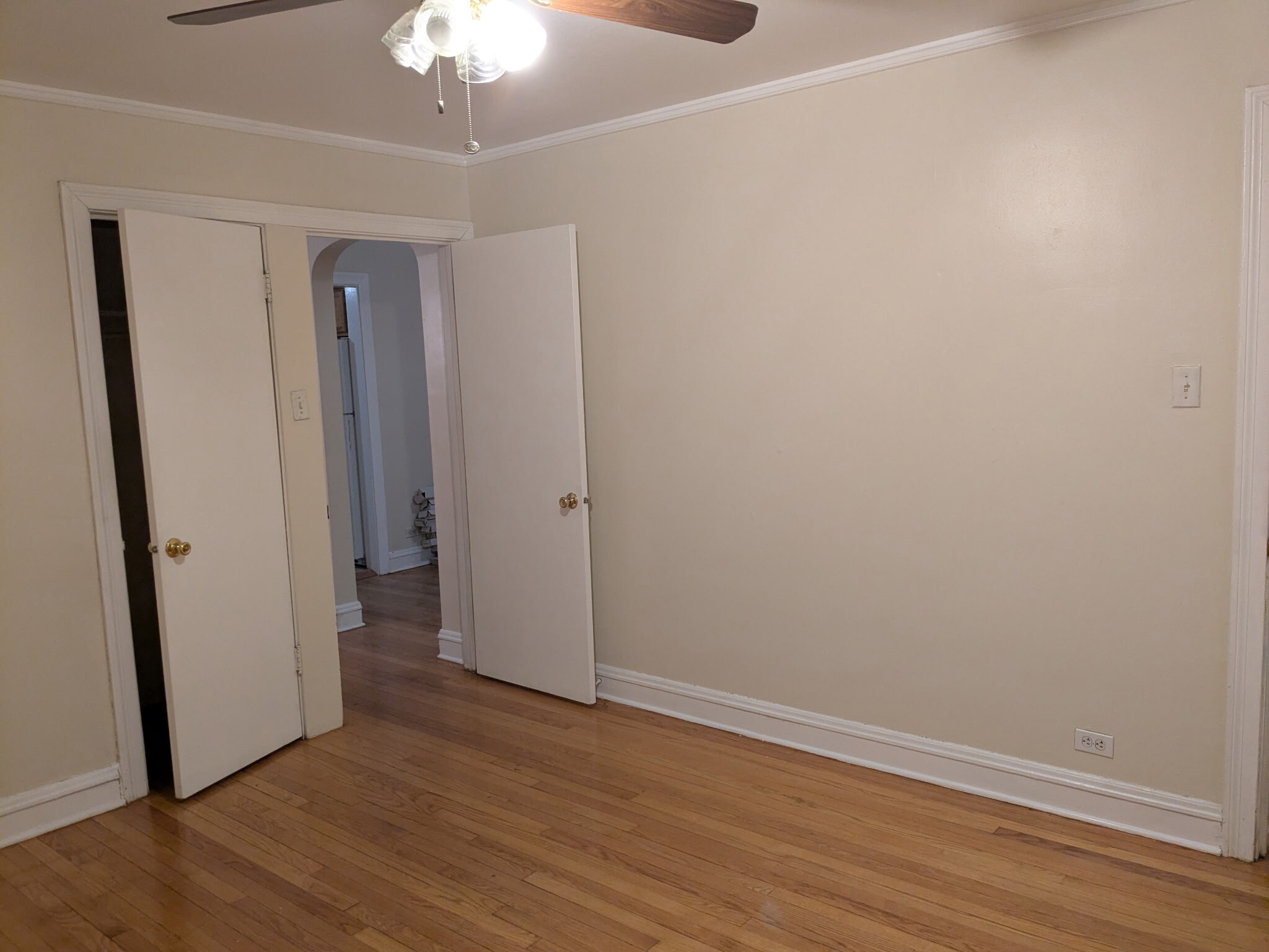 Building Photo - 10415 S Vernon Ave