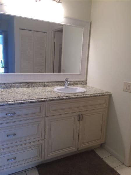 Building Photo - 8535 Casa Del Lago