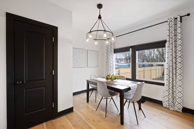 Building Photo - Beautifully Updated 3-Bedroom Home on a Co...