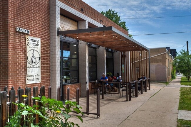 Building Photo - AVAILABLE SEPTEMBER! Unbeatable Sunnyside ...