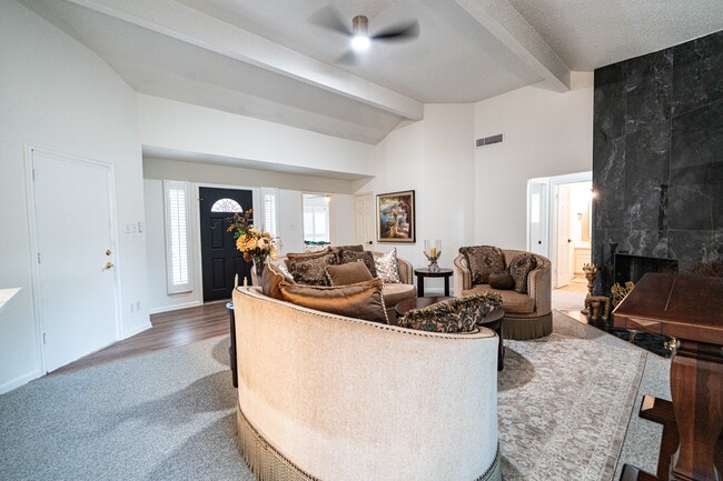 Building Photo - 3026 S Peach Hollow Cir