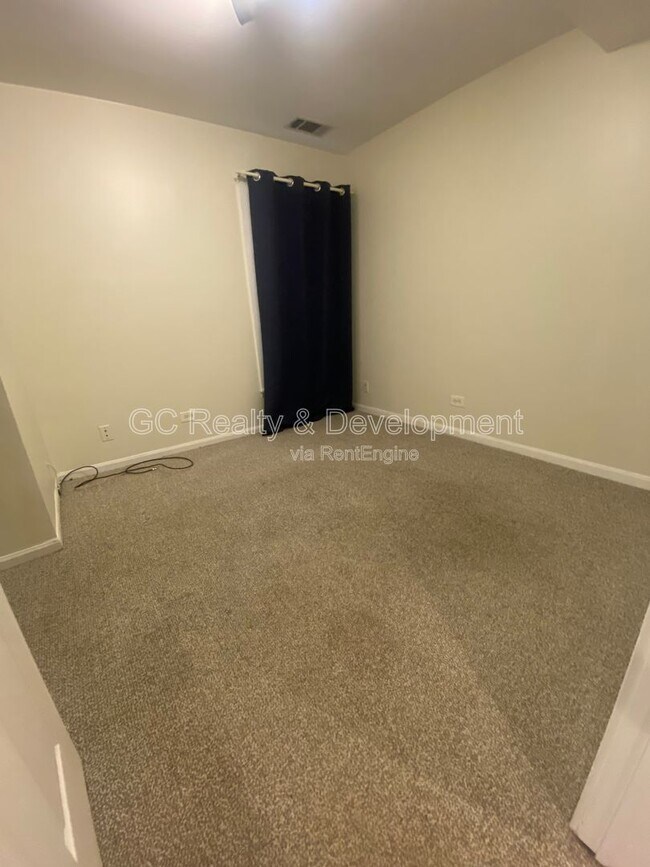 Building Photo - 2156 W Belle Plaine Ave