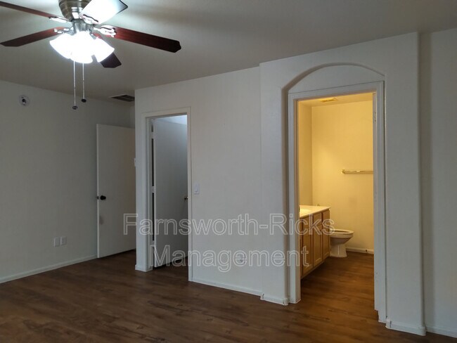 Building Photo - 11506 E Persimmon Ave