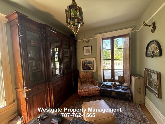 Building Photo - 109 7th St