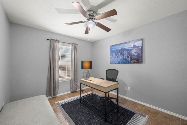 Building Photo - Cline