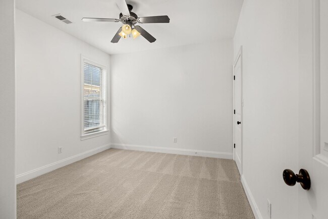 Building Photo - Completely Renovated 4bd/2ba in Olive Branch