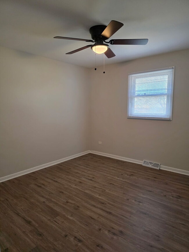 Building Photo - 668 Anita Ave