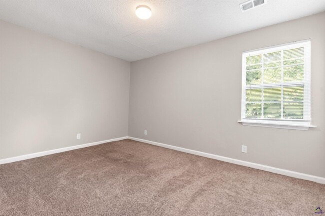 Building Photo - 308 Peach Blossom Rd