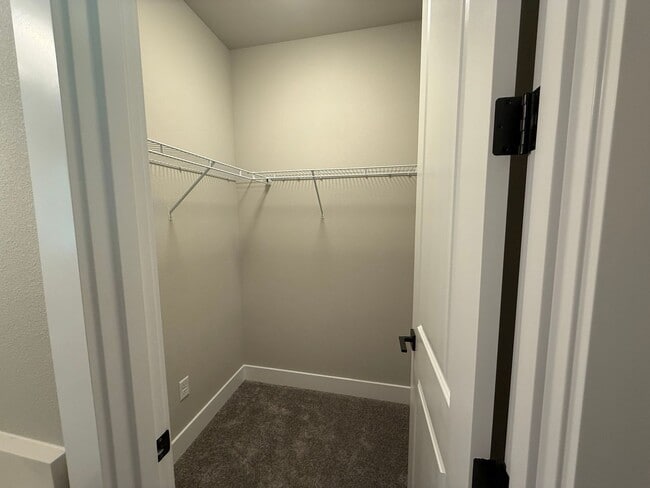 Building Photo - Spacious home in Bremerton.  Apply today t...