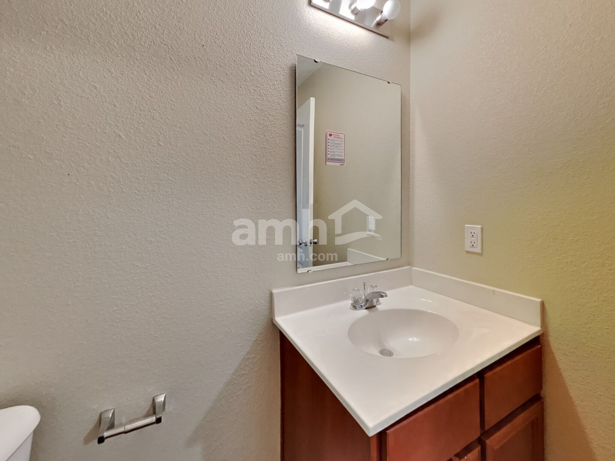 Building Photo - 1622 Carriage Cir