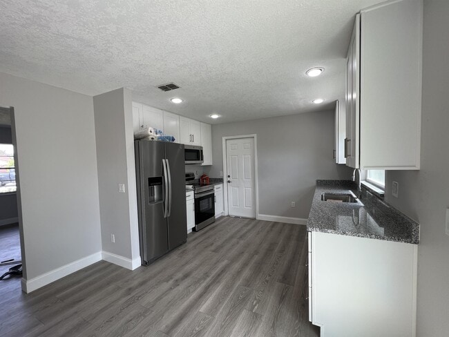 Building Photo - 1313 Summer Breeze Rd