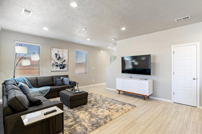 Building Photo - 3197 Tazanita Lp SE