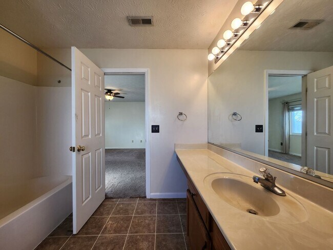 Building Photo - Beautiful 2-Story Home in Northmont School District