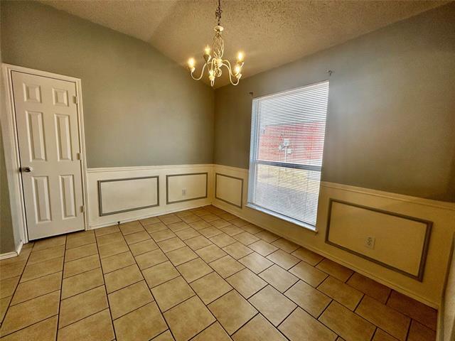 Building Photo - 909 Meadowlark Dr