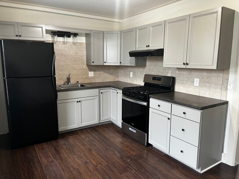 Kitchen - 10632 Main St