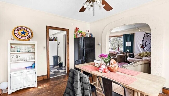 Building Photo - 1325 N 19th Ave E