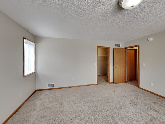 Building Photo - 1933 Mathias Rd