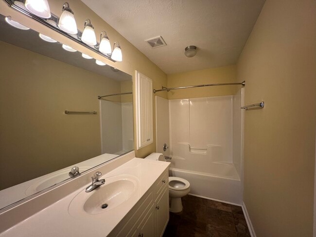 Building Photo - 219 Sassafras Ln