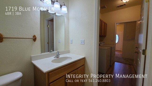 Building Photo - 1719 Blue Moon Ln