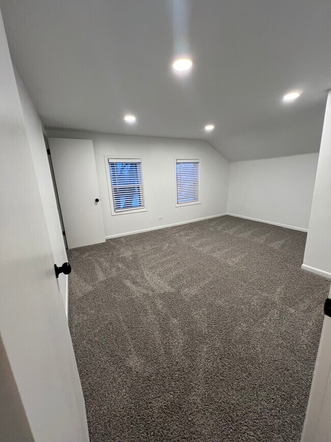 Building Photo - 8323 Niles Center Rd