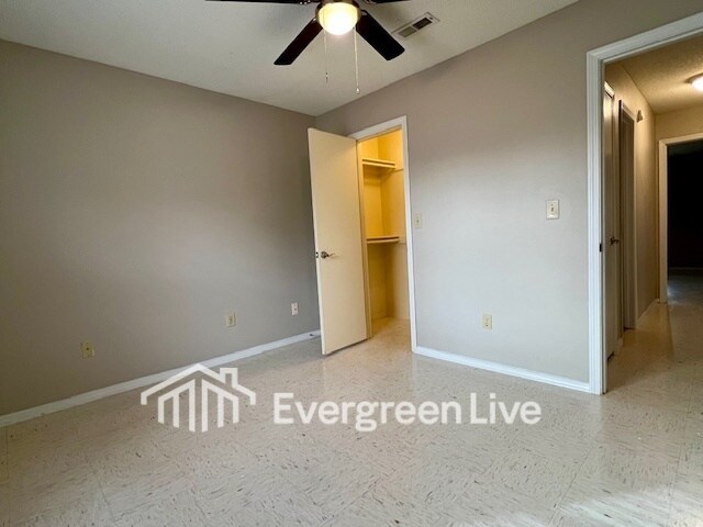 Building Photo - 107 Jardin Ct