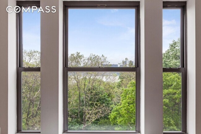 Building Photo - 690 Riverside Dr