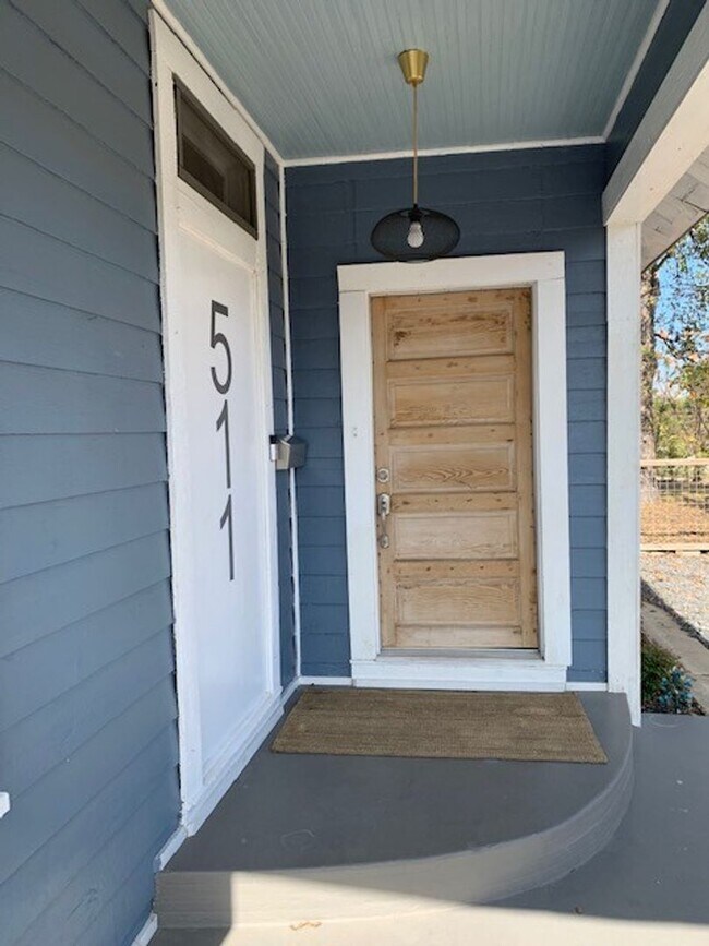 Building Photo - Fully Restored 2BR Classic Near Downtown Dignowity Hill