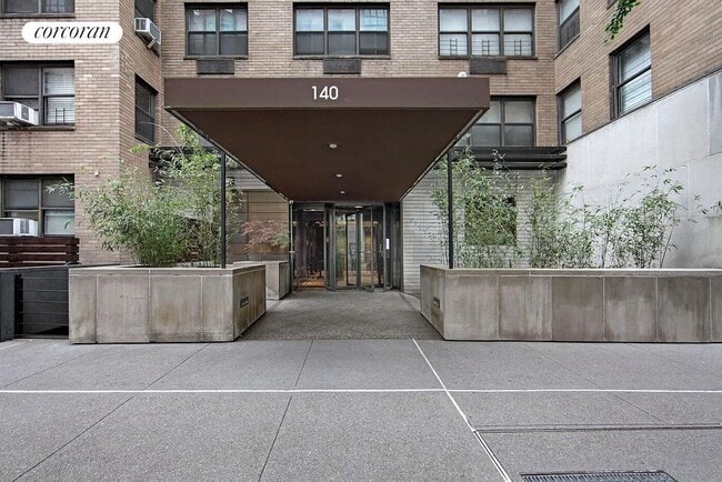 Building Photo - 140 E 56th St